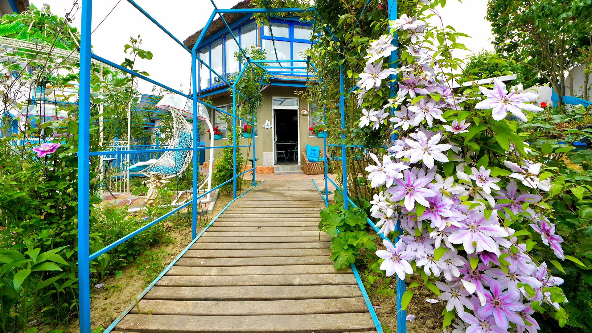 Casa Alexandru si Alexandra, Mila23