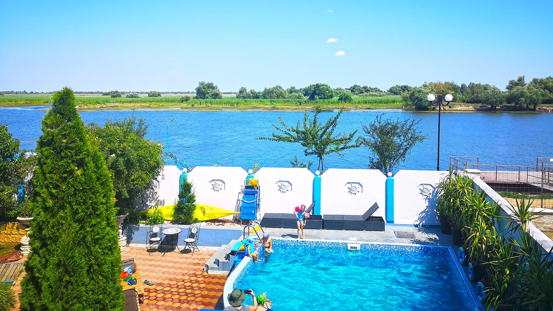 Cazare cu piscina Delta Dunarii