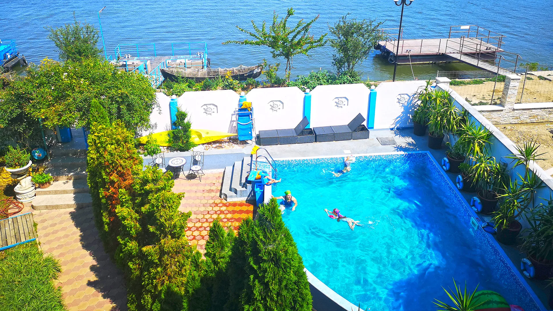 Vara la piscina, in Delta Dunarii, Mila23